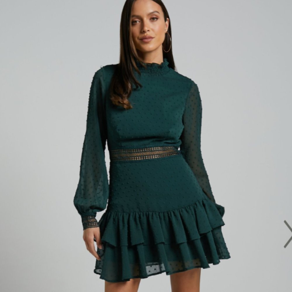 ARE YOU GONNA KISS ME MINI DRESS - CUFFED LONG SLEEVE DRESS IN EMERALD
